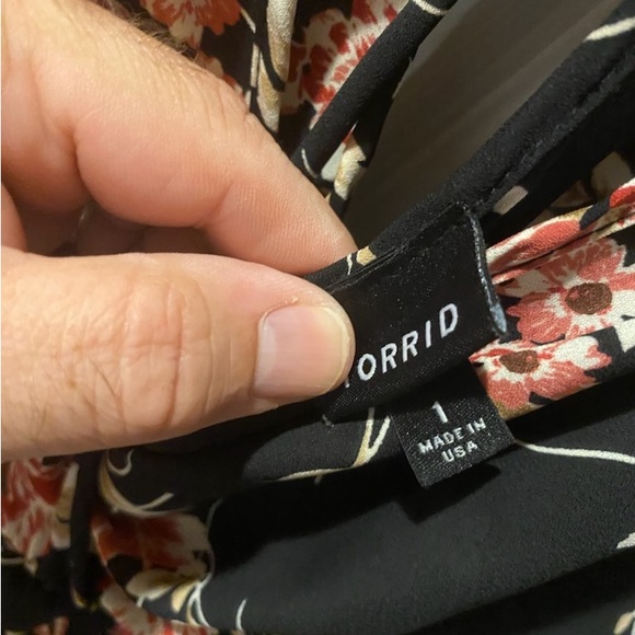 Short/sleeved tie front blouse - Picture 3 of 3